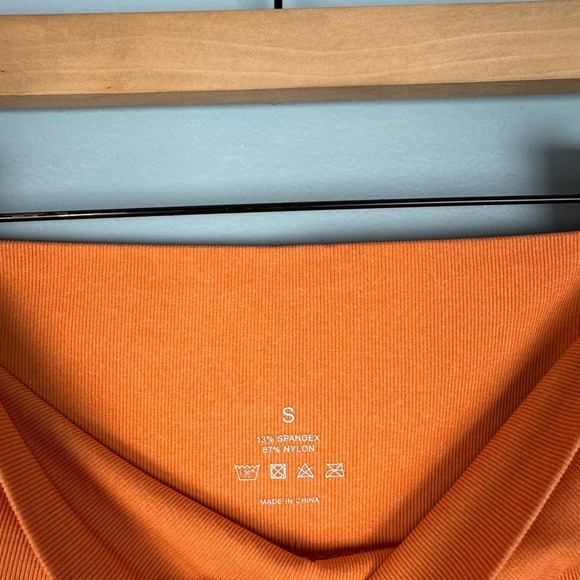 NVGTN Women's Orange Small Contour Seamless Cropped Leggings Skinny Gym Nylon - Picture 5 of 8